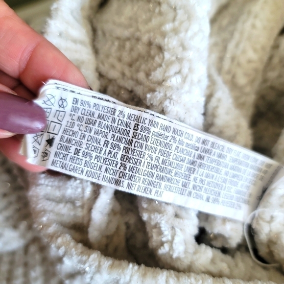 FOREVER 21 Cable Knit Cropped Top Size Small in Off White - Picture 9 of 9